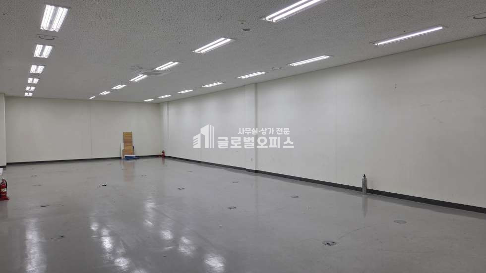 경기 안양동안구 호계동 555-42 (안양 SK V1 center) 안양SKV1center동 전용55, 드라이브인 호실, 층고4m, 호실안까지 차량 진입가능 월세 매물번호 10396 사진 2