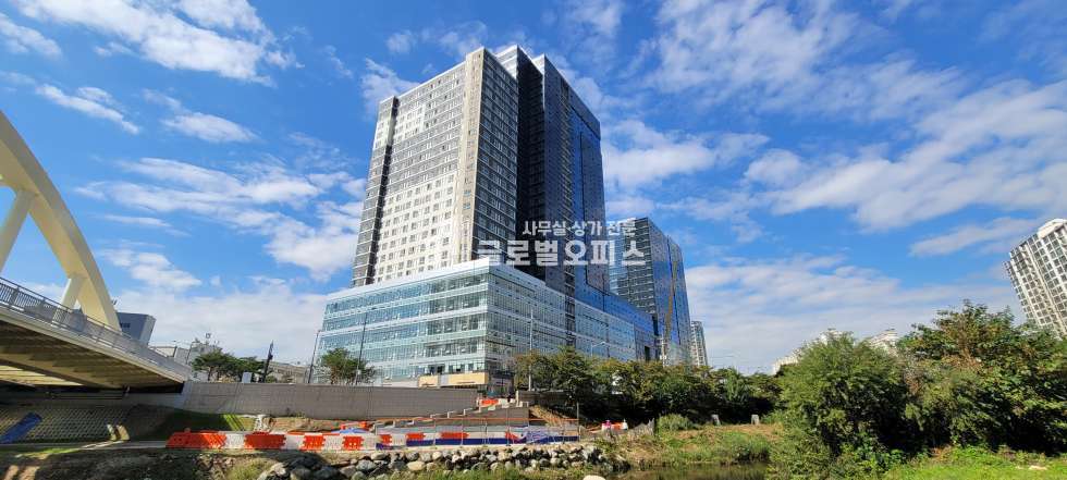 경기 안양만안구 안양동 안양아이에스비즈타워센트럴 월세 45평 월세 매물번호 10131 사진 1