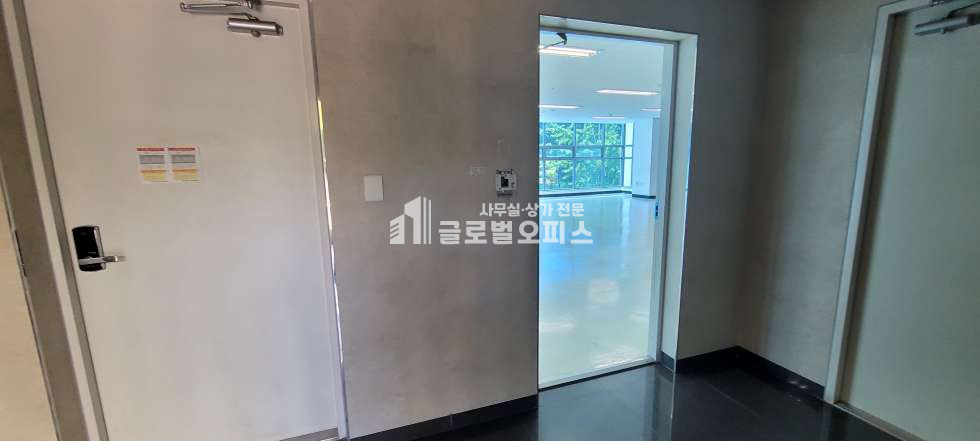 경기 안양동안구 관양동 1122-5 나동 청룡빌딩 2층 전용75평 월세 (사무실,근린생활시설 모두 가능) 월세 매물번호 10165 사진 5