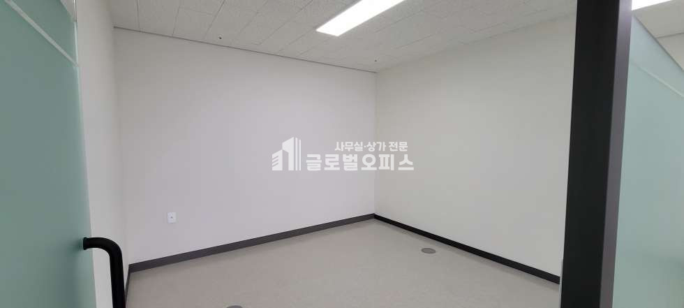 경기 안양만안구 안양동 1432 A동 안양아이에스비즈센트럴 전용 33.26평 월세 월세 매물번호 10170 사진 11