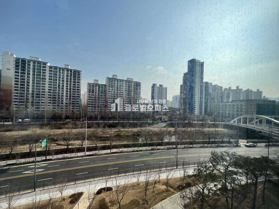 경기 안양만안구 안양동 1432 안양아이에스비즈센트럴 드라이브인 시스템 전용 25평 월세 월세 매물번호 10204 사진 12