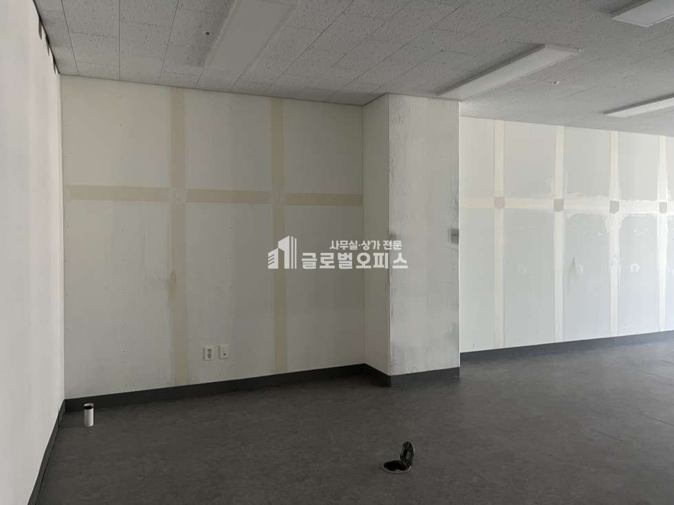 경기 과천시 중앙동 38 힐스테이트 과천중앙 전용 31평 월세 (근린생활시설 용도의 사무실) 월세 매물번호 10246 사진 2
