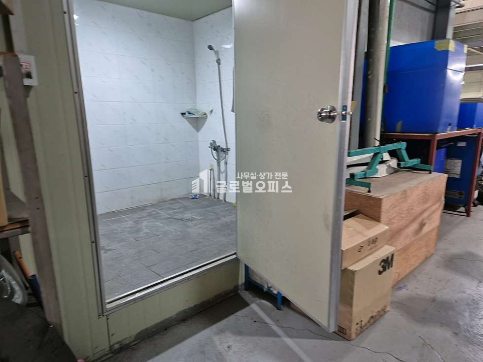 경기 군포시 당정동 246-4 (태양산업공장) 1동 1층 330평 , 1급 자동차 공업사 , 시설 모두 인수 가능 월세 매물번호 10311 사진 10