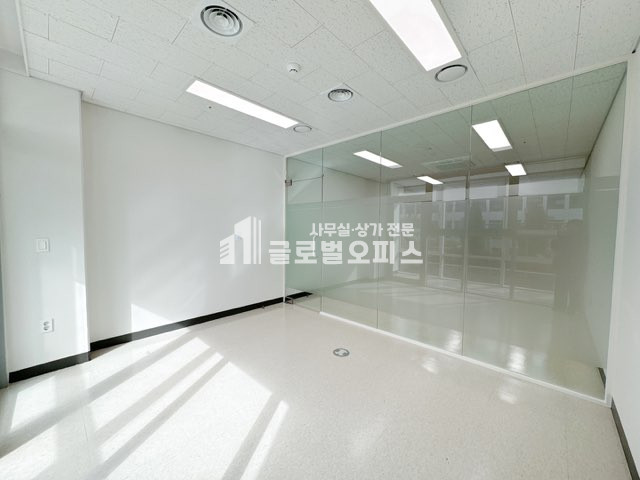 경기 안양동안구 호계동 555-26 전용18평, 룸1+업무공간 (풀인테리어) 완전 세련된 사무실 월세 매물번호 10342 사진 10