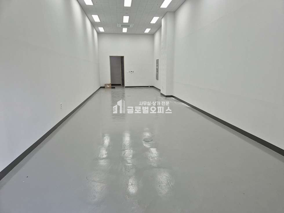 경기 안양동안구 호계동 555-26 전용19평 , 1층 지식산업센터 공장 사무실 , 차량을 이용하는 업체의 경우 아주 좋음 월세 매물번호 10343 사진 3