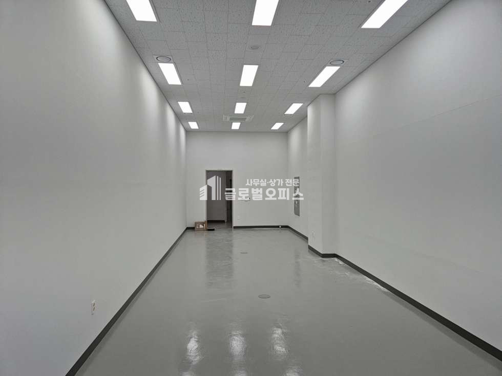 경기 안양동안구 호계동 555-26 전용19평 , 1층 지식산업센터 공장 사무실 , 차량을 이용하는 업체의 경우 아주 좋음 월세 매물번호 10343 사진 8